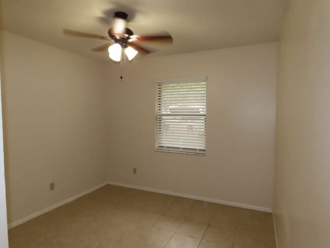 Building Photo - Sunnyside Lakeview 2br/2ba Apartment