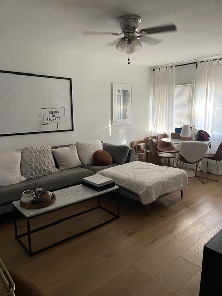 lounge - 2202 Penmar Ave