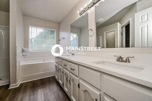 Building Photo - 4 Bedroom Pet-Friendly Home in DECATUR, GA with Main Street Renewal