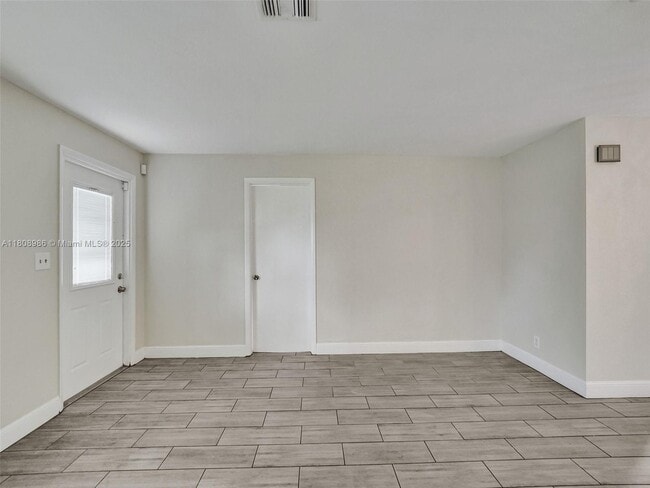 Building Photo - 221 NE 31st St