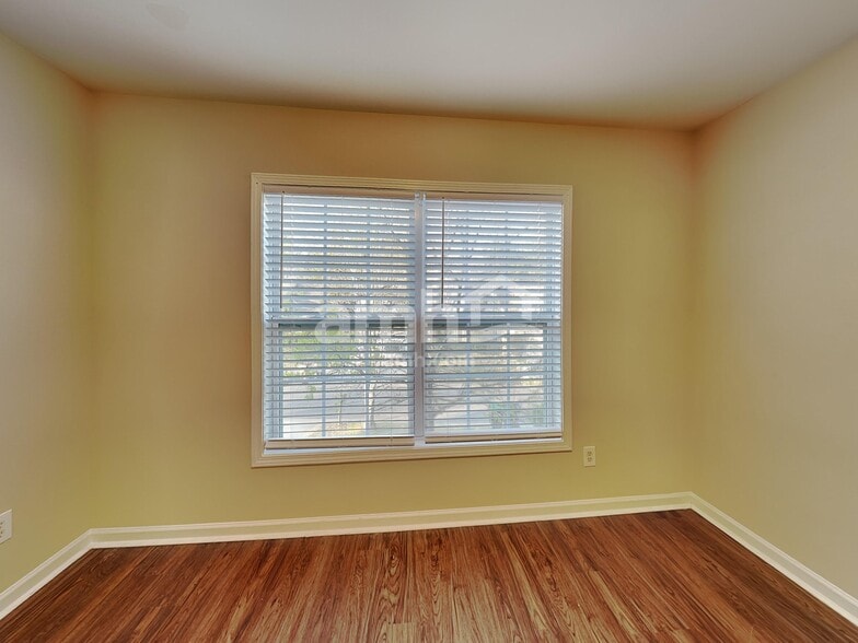 Building Photo - 2323 Jasmine Glen Dr
