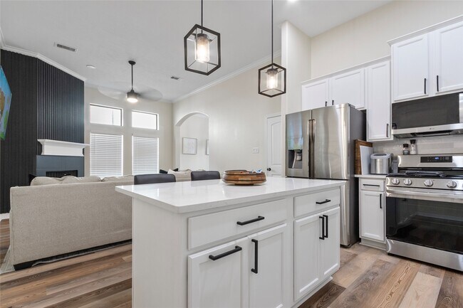 Building Photo - 711 Audra Ln