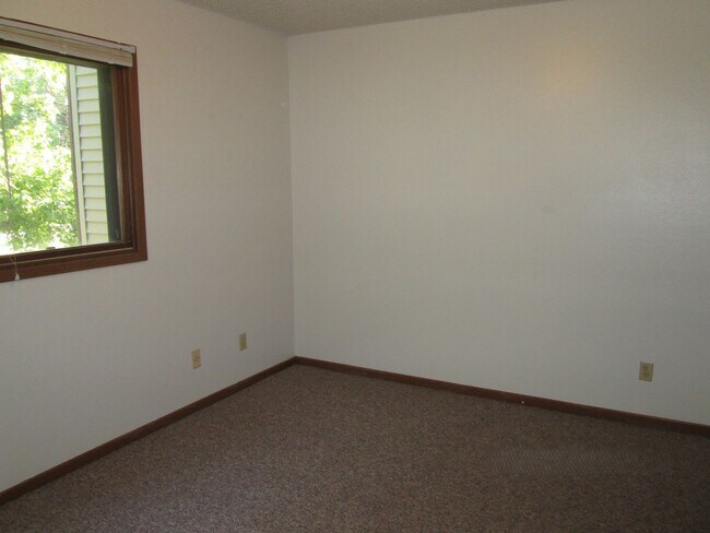 Building Photo - Incredible 1 Bedroom Condo on Iowa City West Side