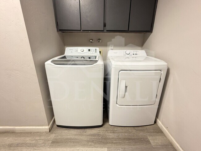 Building Photo - 3617 S Siesta Ln