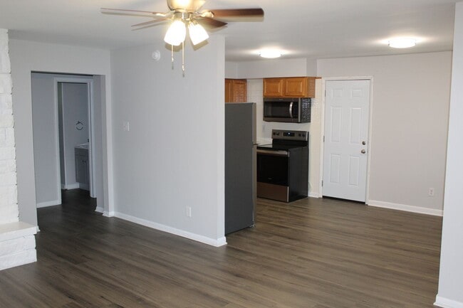 Building Photo - Newly Remodeled 2 Bedroom Duplex in Avon!