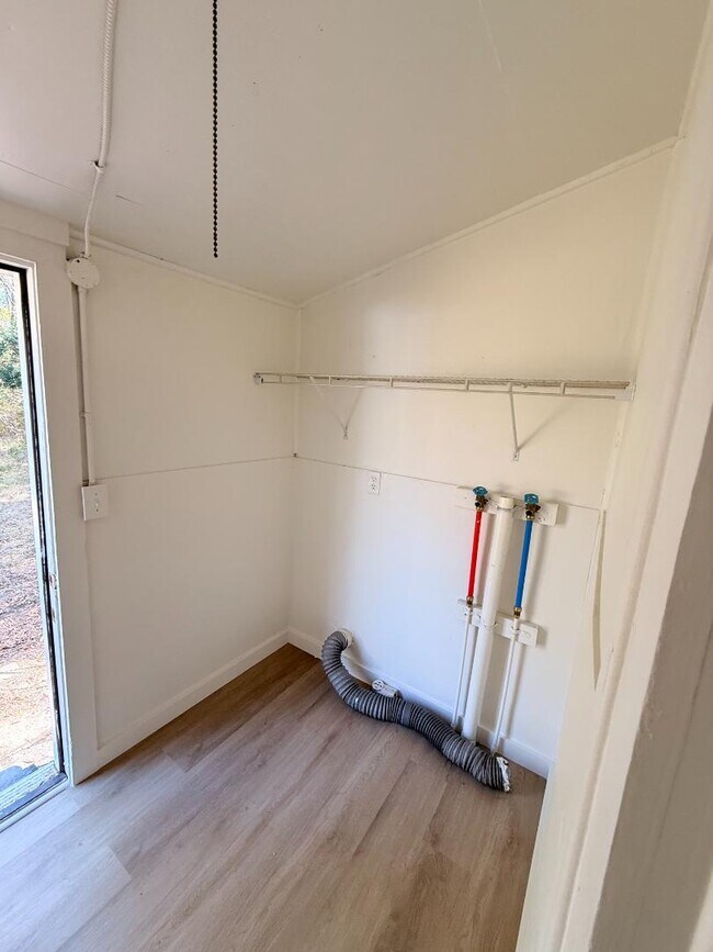 Building Photo - 307 Green St