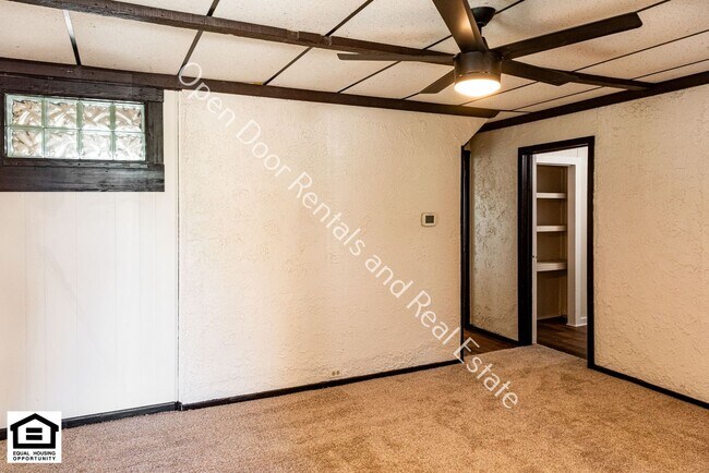 Building Photo - 460 S Elm St