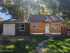 Building Photo - FOR RENT – 1 BED PLUS, 1 BATH DOWNTOWN COE...