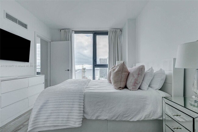 Building Photo - 121 NE 34th St