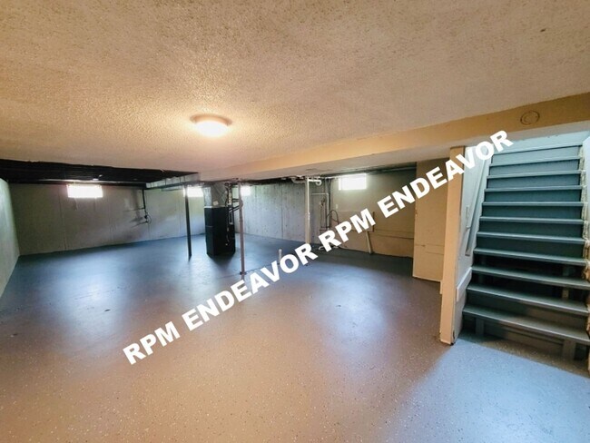 Building Photo - 3 Bed 1 Bath. Move in Ready!