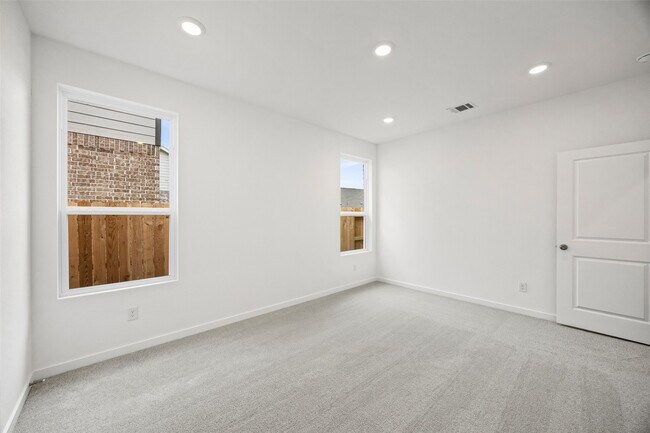 Building Photo - 5822 Majestic Sky Dr