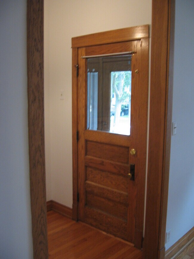 Building Photo - 3916 N Kildare Ave