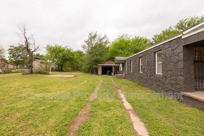 Building Photo - 526 S 39th W Ave