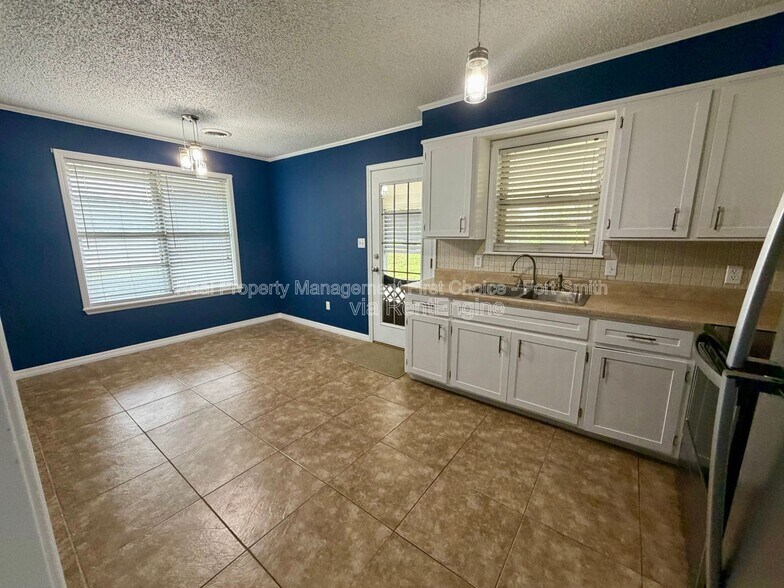 Building Photo - 3 Cowden Ct