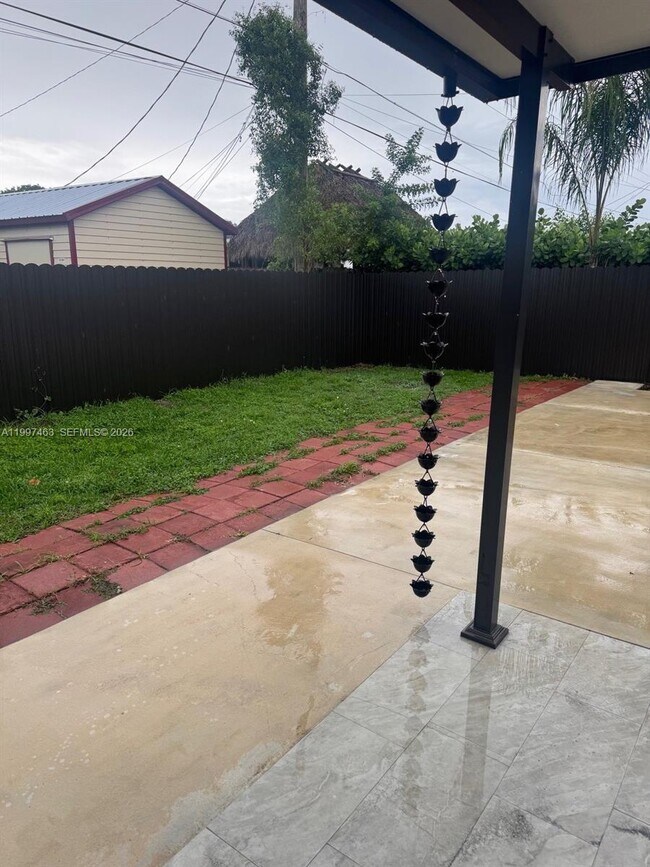 Building Photo - 7541 Miramar Pkwy