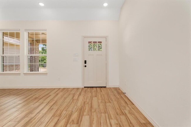 Building Photo - 24738 Roscommon Ln