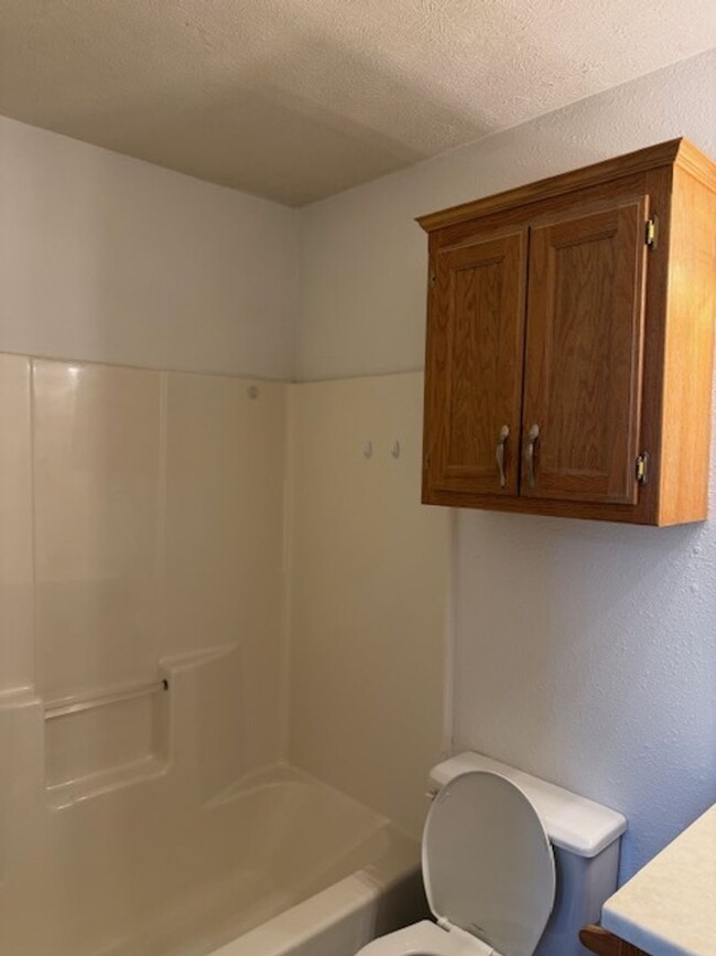 Building Photo - Duplex in Nixa!