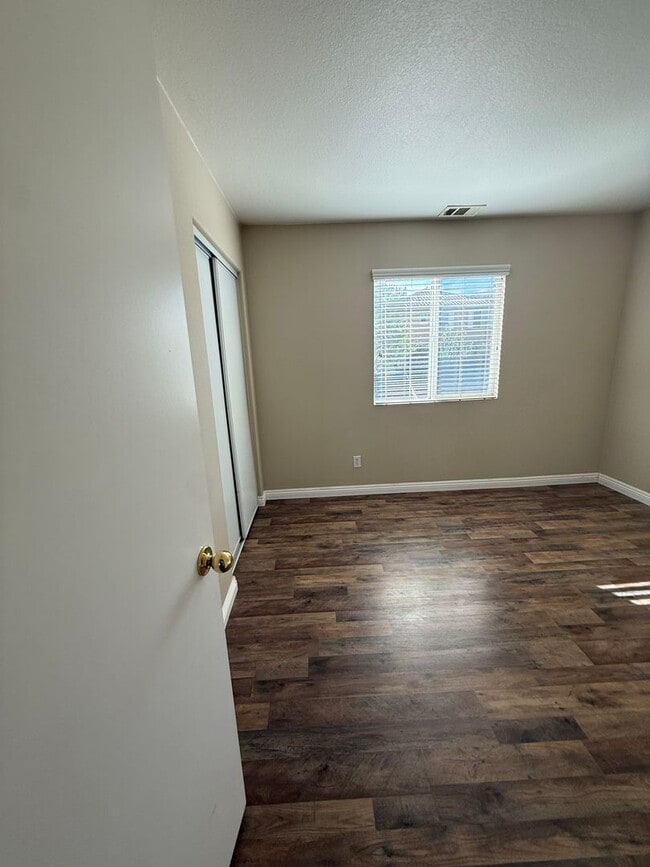 Building Photo - Beautiful Home in May Ranch