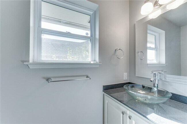 Building Photo - Luxury Living in Quail Creek!!