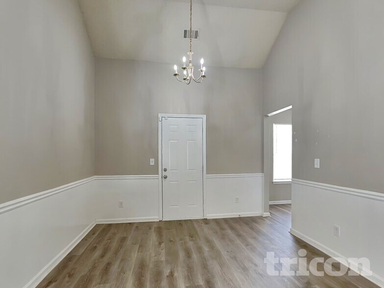 Building Photo - 805 Marcus Ln