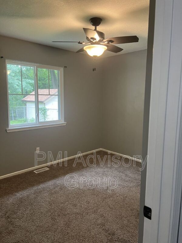 Building Photo - 1220 N School St