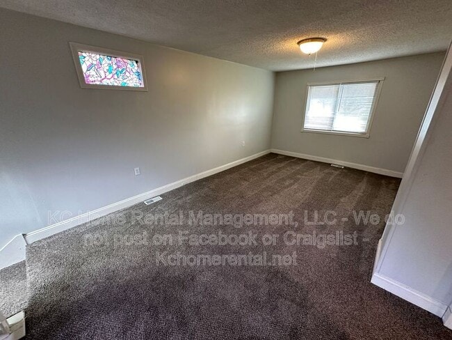 Building Photo - 10700 E 28th Terrace S