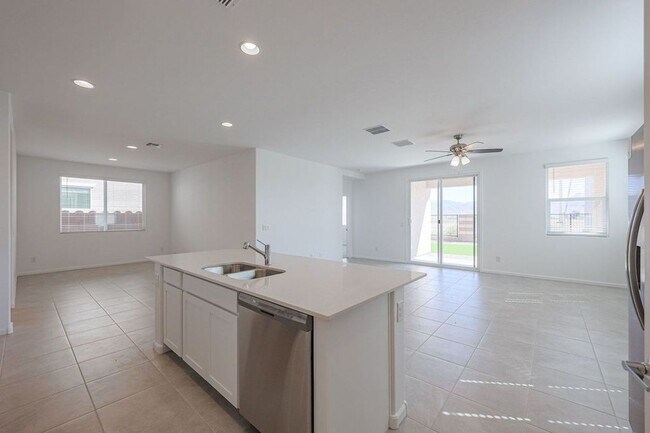 Building Photo - Alamar Living, 4 Bed, 3 Bath Rental!