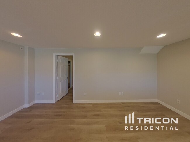 Building Photo - 850 Merrimac River Way