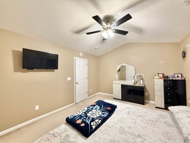 Building Photo - Stunning 3BD, 4BA Morrisville Townhome in an HOA Community with Premier Amenities & Near RDU Airp...