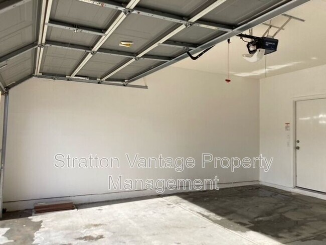 Building Photo - 1017 S Clancy Cir