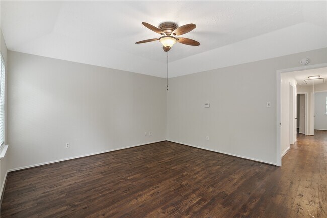Building Photo - 4807 Shadowdale Dr