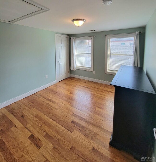 Building Photo - 517 New Brunswick Ave