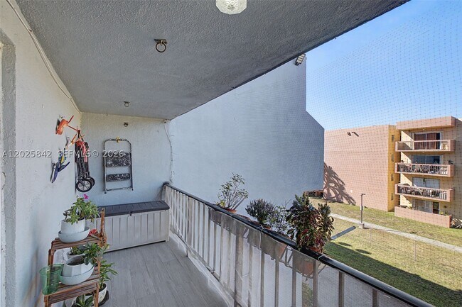 Building Photo - 399 NW 72nd Ave