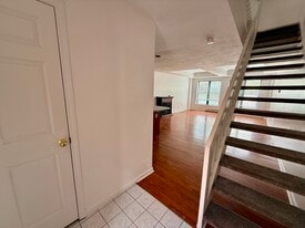 Building Photo - 133 Walton St