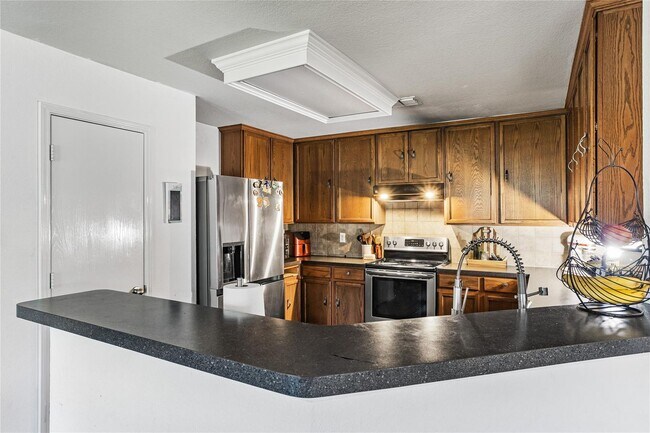 Building Photo - Spacious 3 Bedroom, 2.5 Bath Home Ready fo...