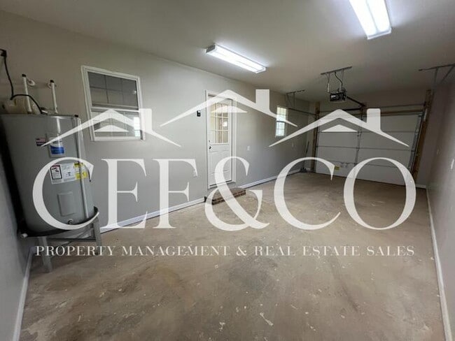 Building Photo - Adorably renovated 4 bedroom 2 bathroom home now available