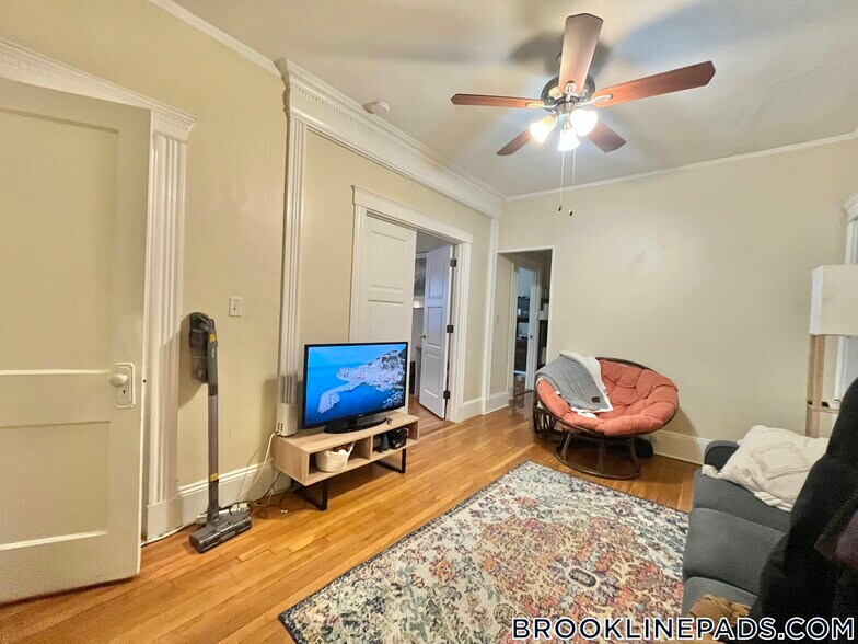 Building Photo - 16 Fuller St