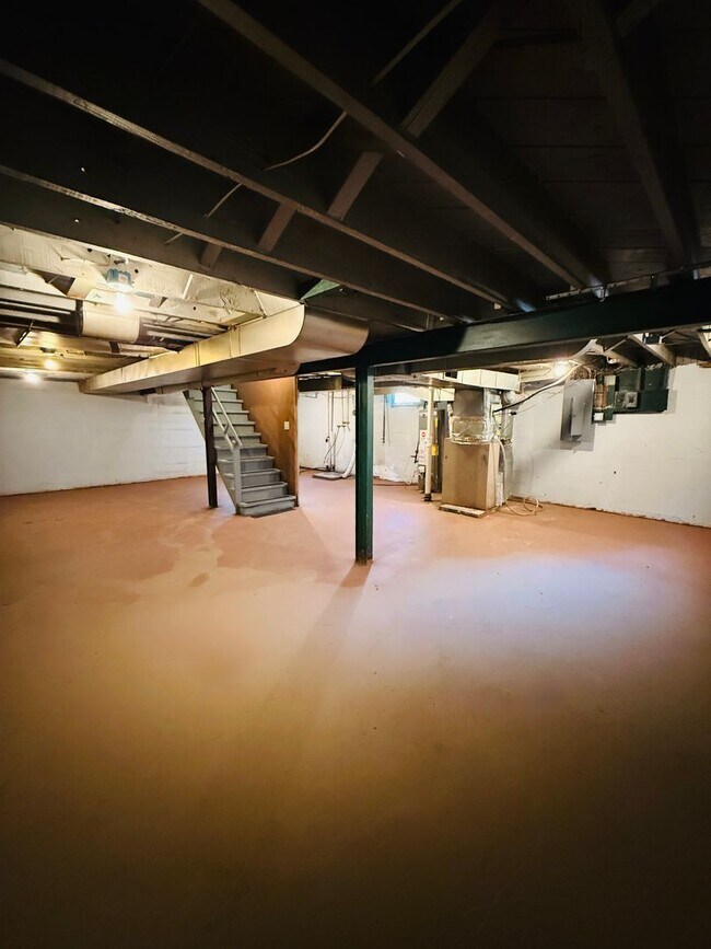 Building Photo - Spacious 3 Bedroom Rental!