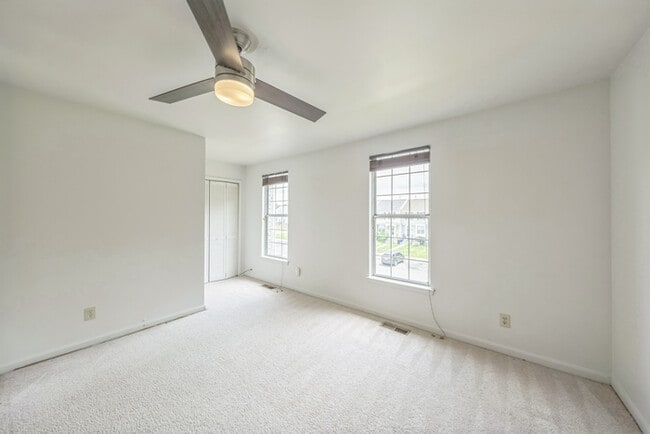 Building Photo - End Unit 3-Level Townhome in Millbrook Nei...