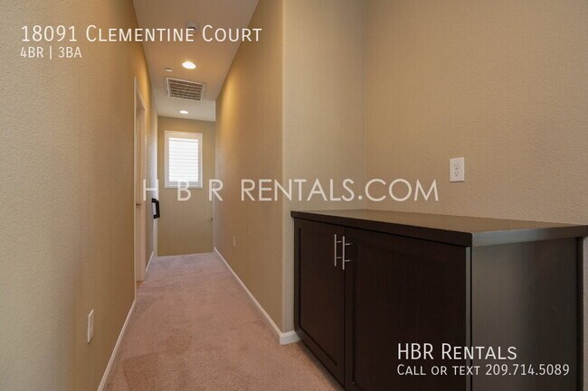 Building Photo - 18091 Clementine Ct