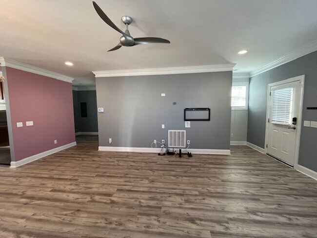 Building Photo - Lovely Home in the Love Grove subdivision!