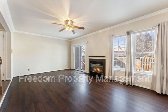 Building Photo - 726 Pine Tree Ct