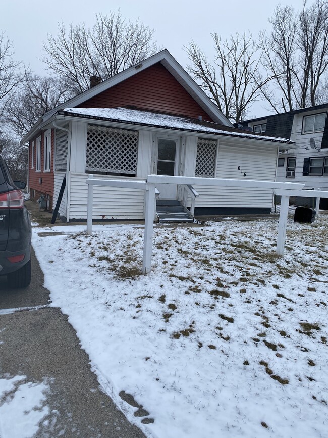 Building Photo - 616 N Greenview Ave