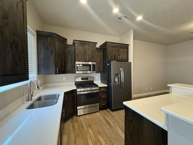 Building Photo - Townhome in Hurricane