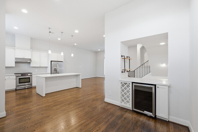 Building Photo - 1225 Bonner St