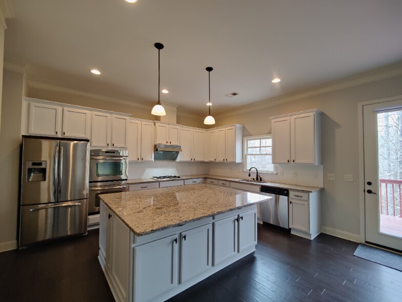 Building Photo - 1650 Bramble Bush Way