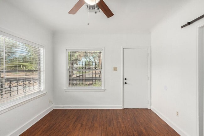 Building Photo - One Bedroom Single Family Home - Garfield District - First Month Free!