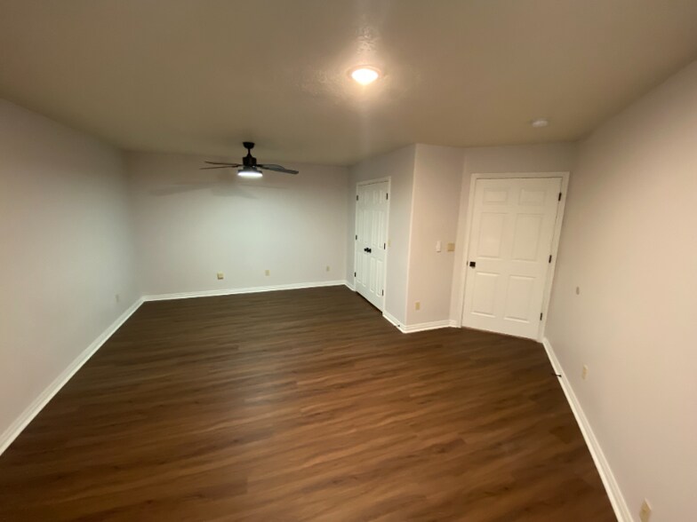 Building Photo - 2265 S Linda Wy