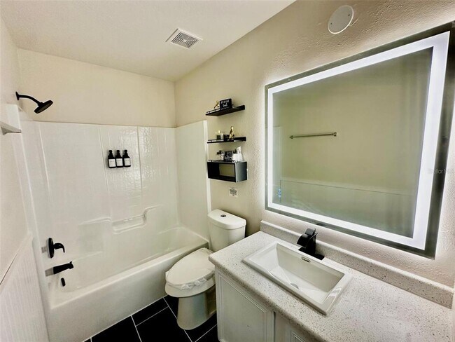 Building Photo - 638 Muskrat Dr