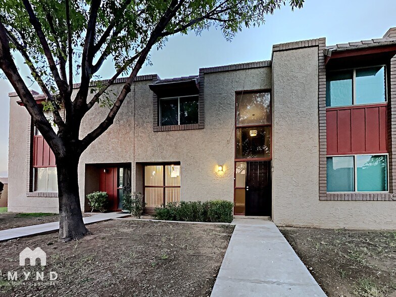 Primary Photo - 8243 E Thomas Rd